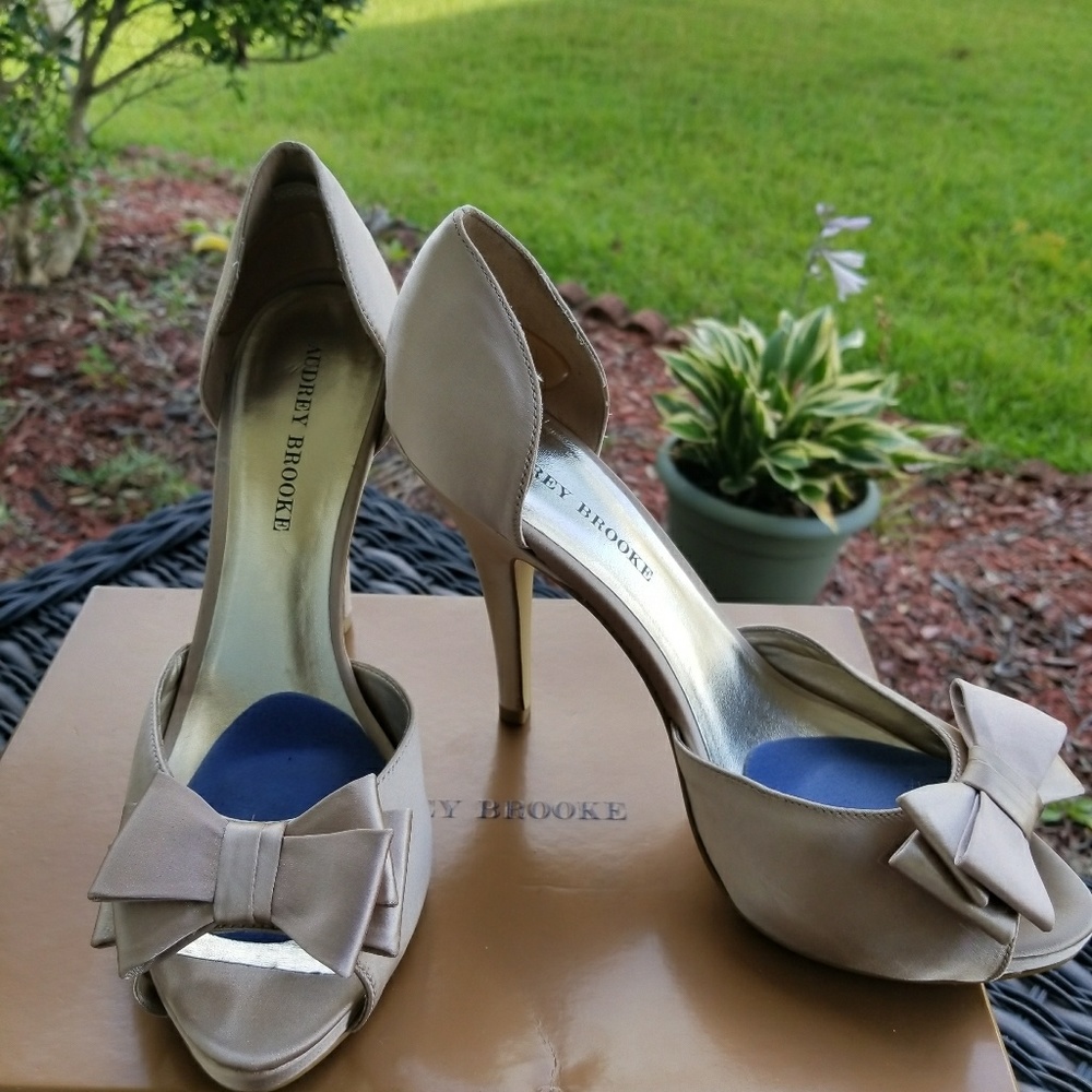 Audrey Brooke Champagne Heel